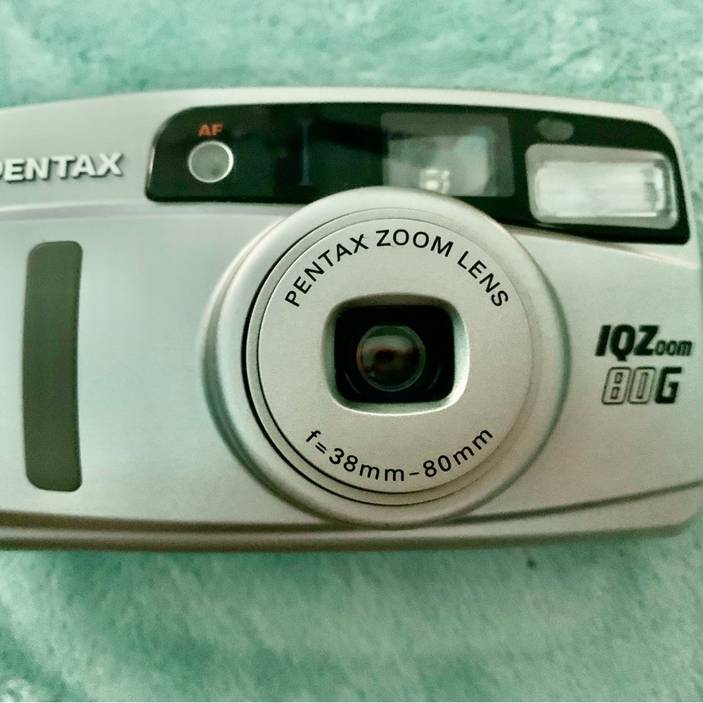 Pentax IQ Zoom 80G Silver Film Camera with Retractable Zoom Lens WORKS!!